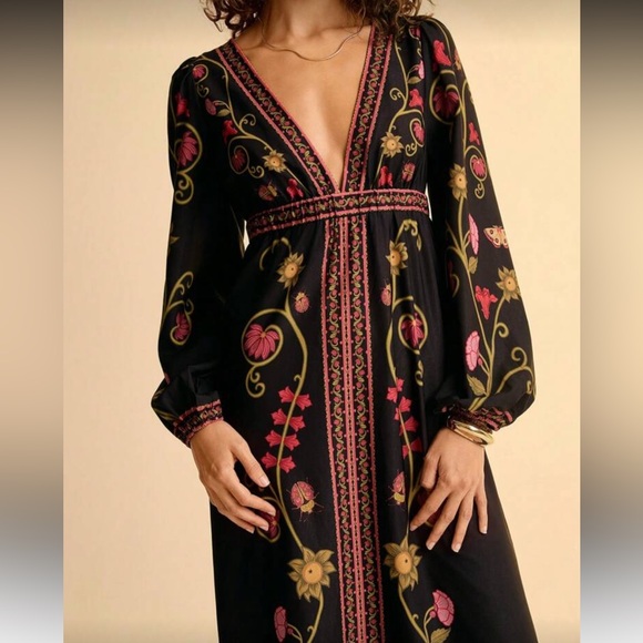 Dresses & Skirts - Elegant Black Floral Maxi Dress